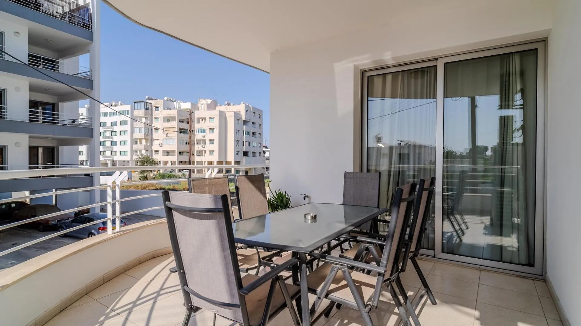 Elegant & Central Two Bedroom Flat Larnaca Apartment