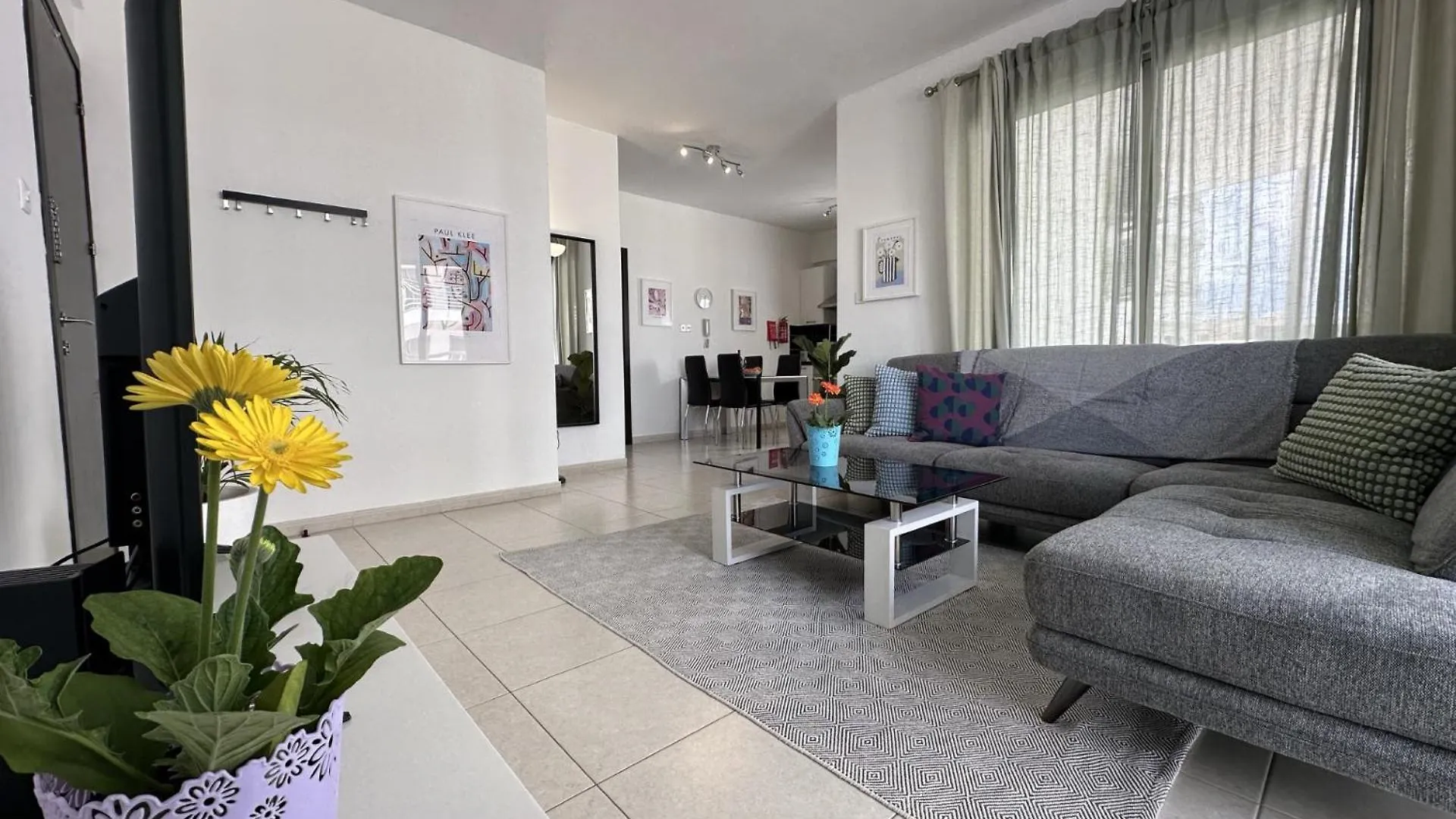 Elegant & Central Two Bedroom Flat Larnaca